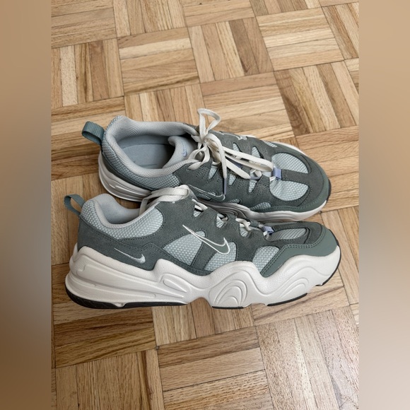 NIKE Wmns Tech Hera 'Mica Green - Picture 3 of 5